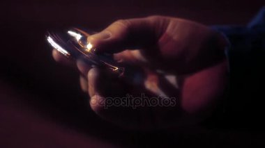 Altın yakışıklı spinner ile parmak bulanıklık. HD, 1920 x 1080. Ağır çekim