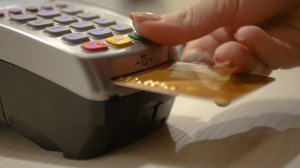 Banka terminalinde klavyeyi tıklayın, mağazada alışveriş yapmak. Hd