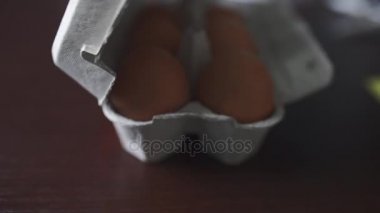 Ürünler için hamur, hamur yapmak için yumurta baker tatili kek yapmak, mutfakta yemek