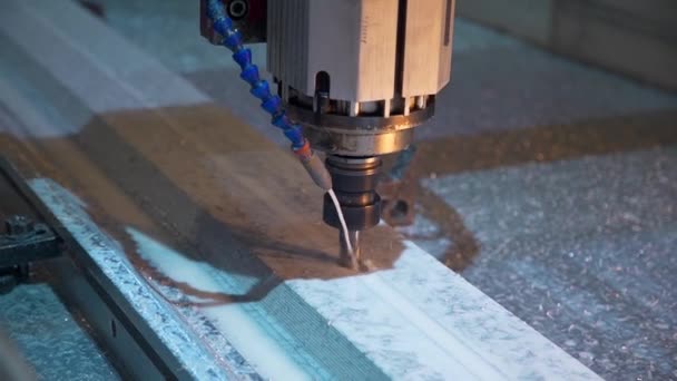 在工厂，铣削形状的填充，矩阵为制造高速铣齿机床的工作过程 — 图库视频影像