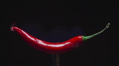 Sıcak kırmızı biber, kızartma biber, baharatlı yemekler, chineese yemekleri, vejetaryen yemek, salata sebzeli vegan evde yemek yapma
