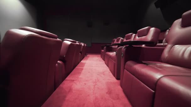 Panorama of the cinema theater with comfort leather armchairs, cinema without people, cinema before the session, vip hall, slow motion — Stock Video