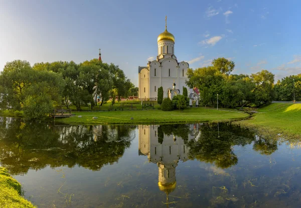 Iglesia de la intercesión de la Virgen María Minsk . — Foto de Stock