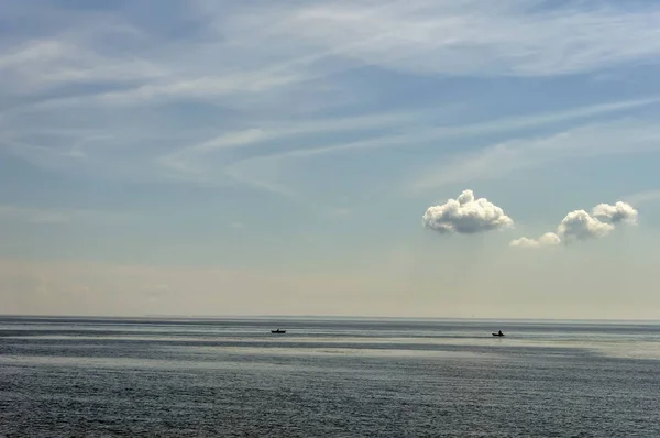 Ladoga Gölü 'nde tekne ve gemiler. — Stok fotoğraf