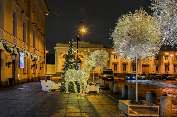 Різдвяні прикраси в Санкт-Петербурзі на площі мистецтв.. — стокове фото