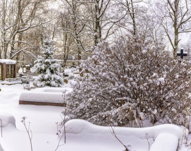  Nikolskoe cemetery is one of the three graveyards of the Alexan