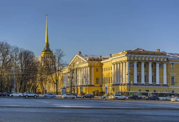 Sunny winter day in the historical center of St. Petersburg. — Stock Photo, Image