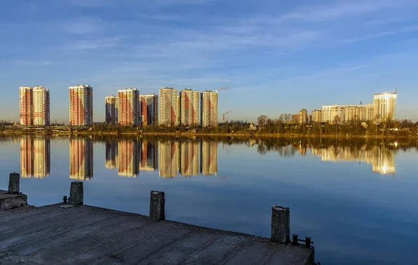 Reflejo Nuevos Edificios Gran Altura Río Neva San Petersburgo — Foto de Stock