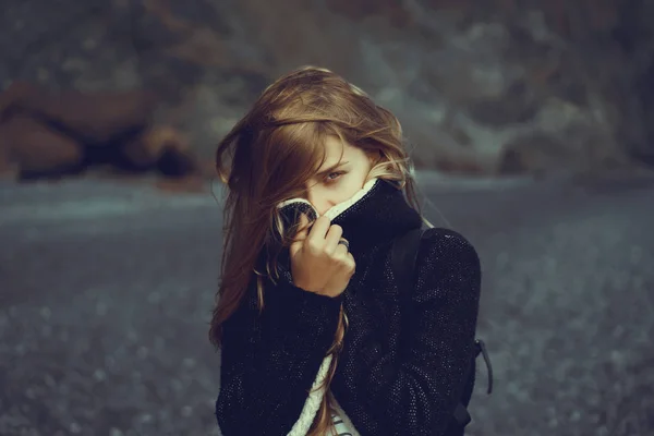 Nő a szabadban kabát — Stock Fotó