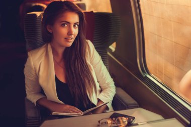 işkadını okuma kitabı tren