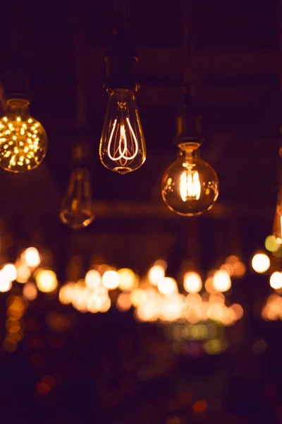 Glödlampor i café — Stockfoto