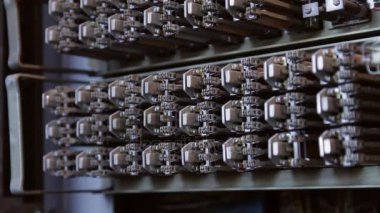 Eski elektrik röle demir arka plan üzerinde