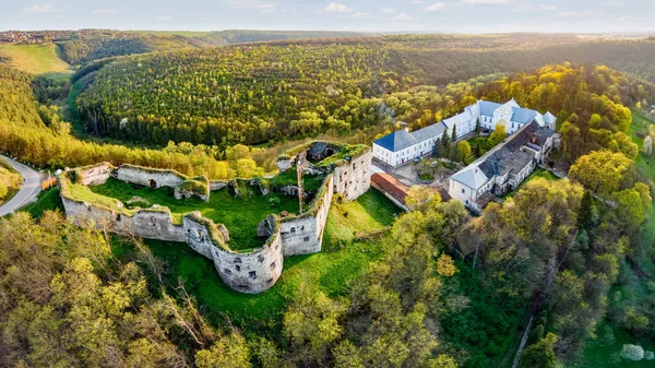 Miras. Yazlovets Kalesi 