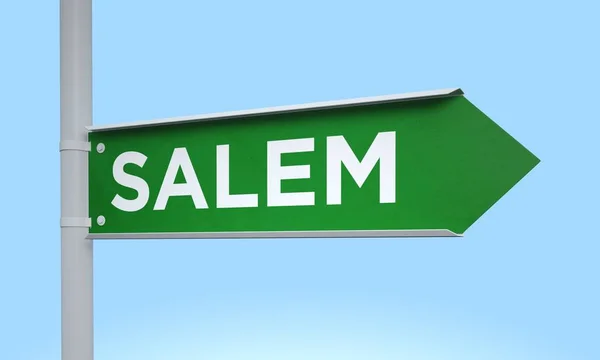 Green signpost salem — Stock Photo, Image