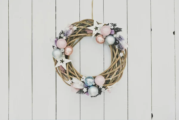 Christmas wreath on Wood Background for winter holidays with copyspace — Stock Photo, Image