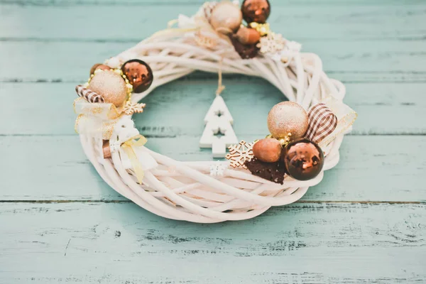 Beautiful Handmade Holiday Wreath on Wood Table. Beautiful Winter Background for your Staff — Stock Photo, Image