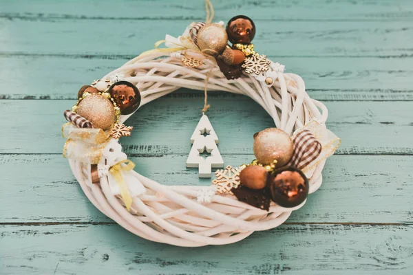 Beautiful Handmade Holiday Wreath on Wood Table. Beautiful Winter Background for your Staff — Stock Photo, Image