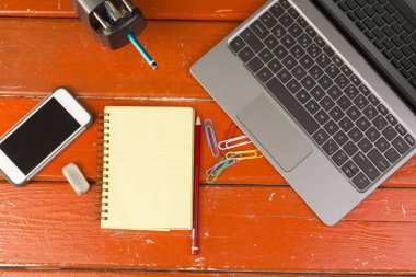 Ofis resepsiyon masası üstünde tepe