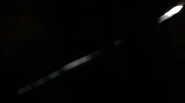 cerrah bir kesik yapar ve çalıştırmak önemli bir ven dikkatli arıyorsunuz bir neşter ve şırınga tutar