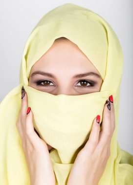 Hijab, şık kadın portre giyen genç güzel kadın.