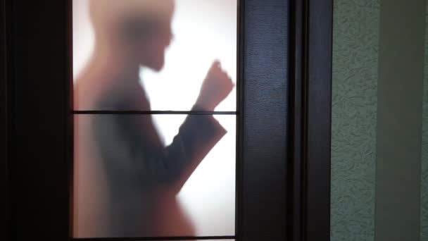 Businessman standing outside the door, preparing to go in, worried — Stock Video