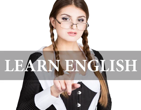 Aprender inglés escrito en pantalla virtual. secretaria sexy en un traje de negocios con gafas, presiona el botón en las pantallas virtuales. tecnología, internet y concepto de networking . —  Fotos de Stock