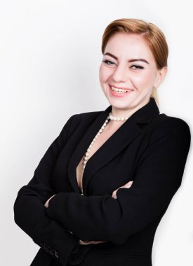 Çekici ve enerjik iş kadını çıplak vücut üzerinde takım elbiseli