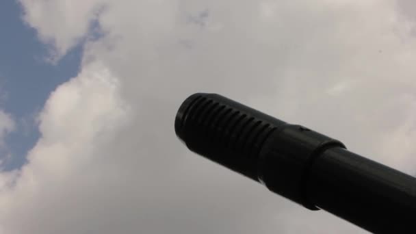Barrel gun, military equipment, artillery on a sky background — Stock Video