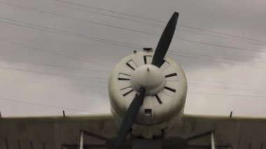 eski gökyüzü arka plan üzerinde uçak parçaları. Havacılık Sanayi sivil ve askeri uçaklar.