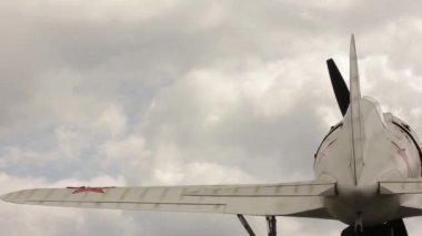 eski gökyüzü arka plan üzerinde uçak parçaları. Havacılık Sanayi sivil ve askeri uçaklar.