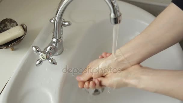 Girl washing her hands in the sink. close-up only hands and sprays of water — Stock Video