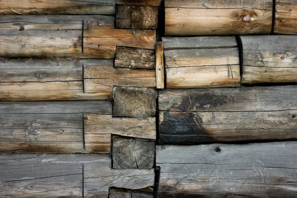 Pared de tronco viejo marrón gris, fondo con textura de madera — Foto de Stock