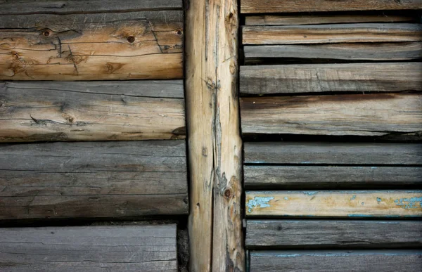 Pared de tronco viejo marrón gris, fondo con textura de madera — Foto de Stock