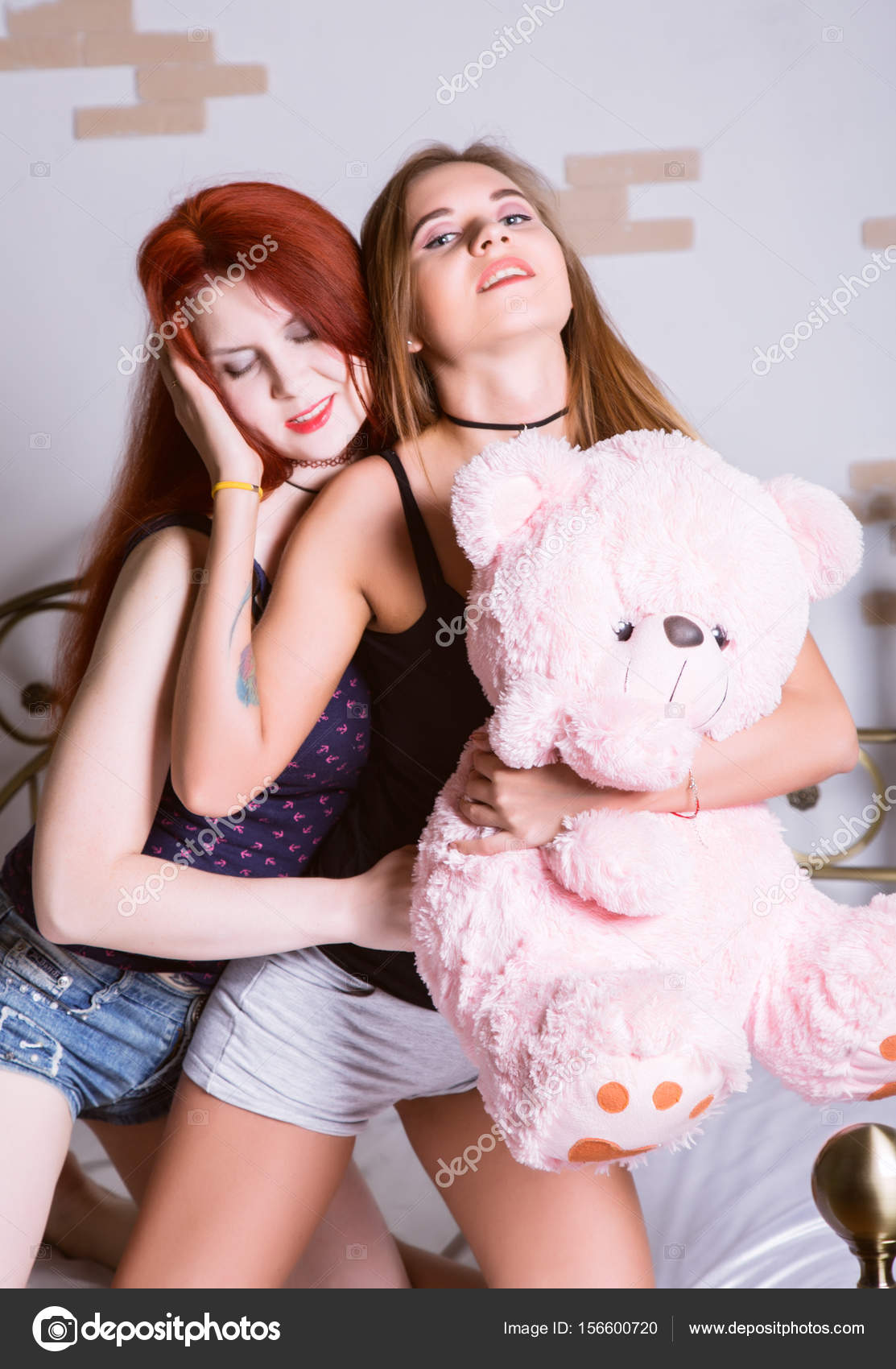 Kissing in bed Lesbian