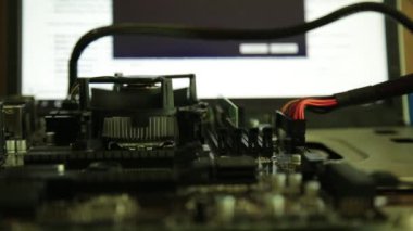 Bilgisayar anakart - işlemci fanını ve ağ kartı üzerinde bir monitör arka plan