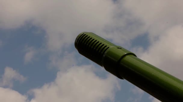 Barrel gun, military equipment, artillery on a sky background — Stock Video