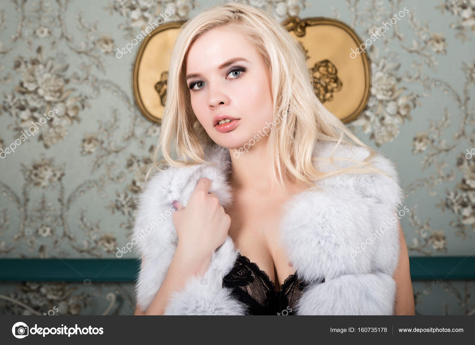 younggirl-with-boobs-ameteur-ffm-threesome-gallery