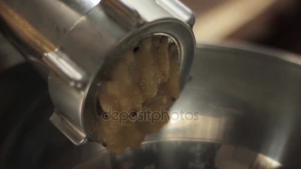 Squeezing apple with apple press for applesauce in small family production — Stock Video