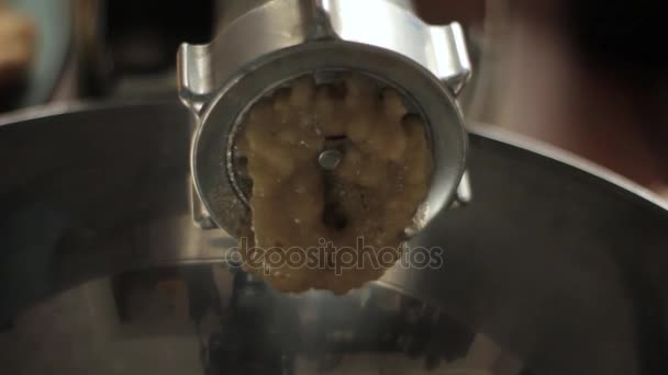 小家族生产苹果压榨苹果 — 图库视频影像