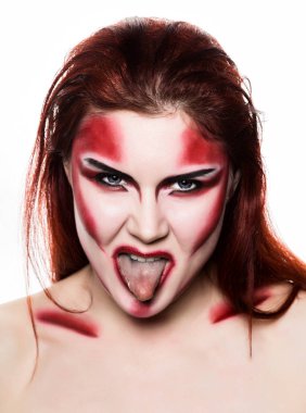 Profesyonel makyaj güzel seksi şeytan kız. Moda sanat tasarımı. Cadılar Bayramı çekici model kız makyaj