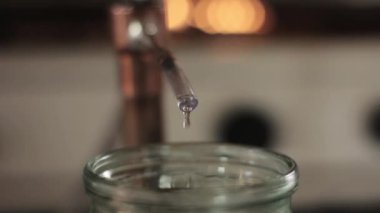 Alkol damıtma donanımları, cam kavanoza hooch sıvı akış