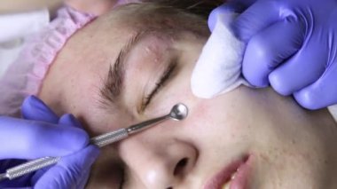 Şevval Özçelik Güzellik Güzellik salonunda genç kazanmıştı için sivilce siyah nokta sıkma. Yüz Cilt Bakımı