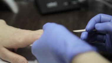 Yordam ahşap kütikül itici remover stick ile çivi salonda kaldırma kütikül alma