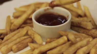 Patates kızartması küçük ketçap fincan daldırma