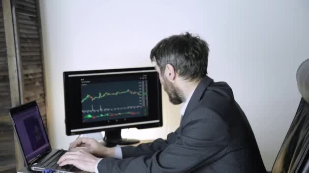 Trader Working Laptop Crypto Stock Exchange Businessman Keep Track Exchange — Stock Video