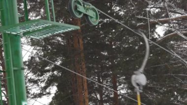 mekanizması asansörleri çevresinde büküm sürükle bölümlerini kaldırın. kayakçı ve snowboard düşkünleri için kaldırın. Kış sporları