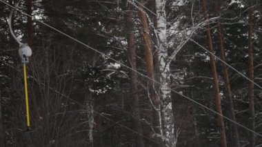 mekanizması asansörleri çevresinde büküm sürükle bölümlerini kaldırın. kayakçı ve snowboard düşkünleri için kaldırın. Kış sporları