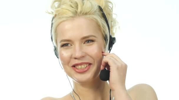 Mujer Sonriente Sexy Trabajando Centro Llamadas Telemarketing Auricular Mujer Hablando — Vídeos de Stock