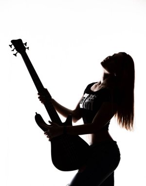 elektro gitar üzerinde beyaz bir arka plan üzerinde oyun rock kadın silüeti.