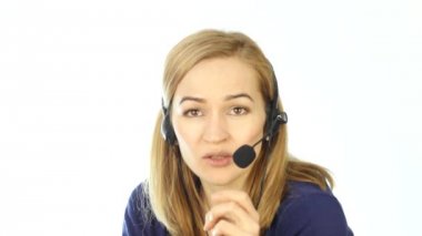 Kadın destek telefonu operatörü kulaklık. çağrı merkezinde çalışan. 4k